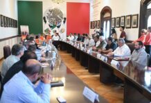 Firma Victoria decálogo contrala violencia hacia las mujeres