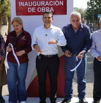 Entrega Lalo Gattás calle pavimentada a vecinos de La Libertad